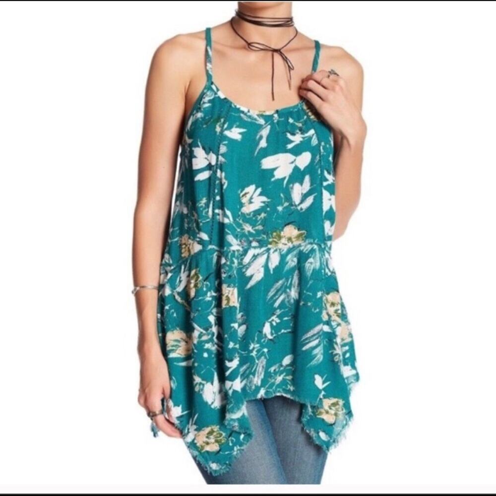 Melrose and Market Sharkbite Camisole Floral Tank Top Size Medium Petite